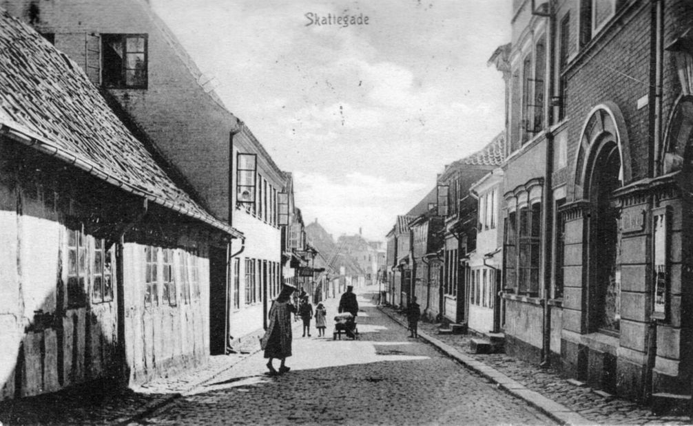 Foto fra ca. 1900, -set fra Korsgade.